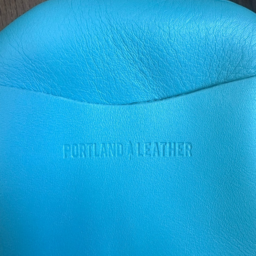 Brand New Portland Leather Vibrant Blue Small Circle Crossbody - Picture 6 of 9